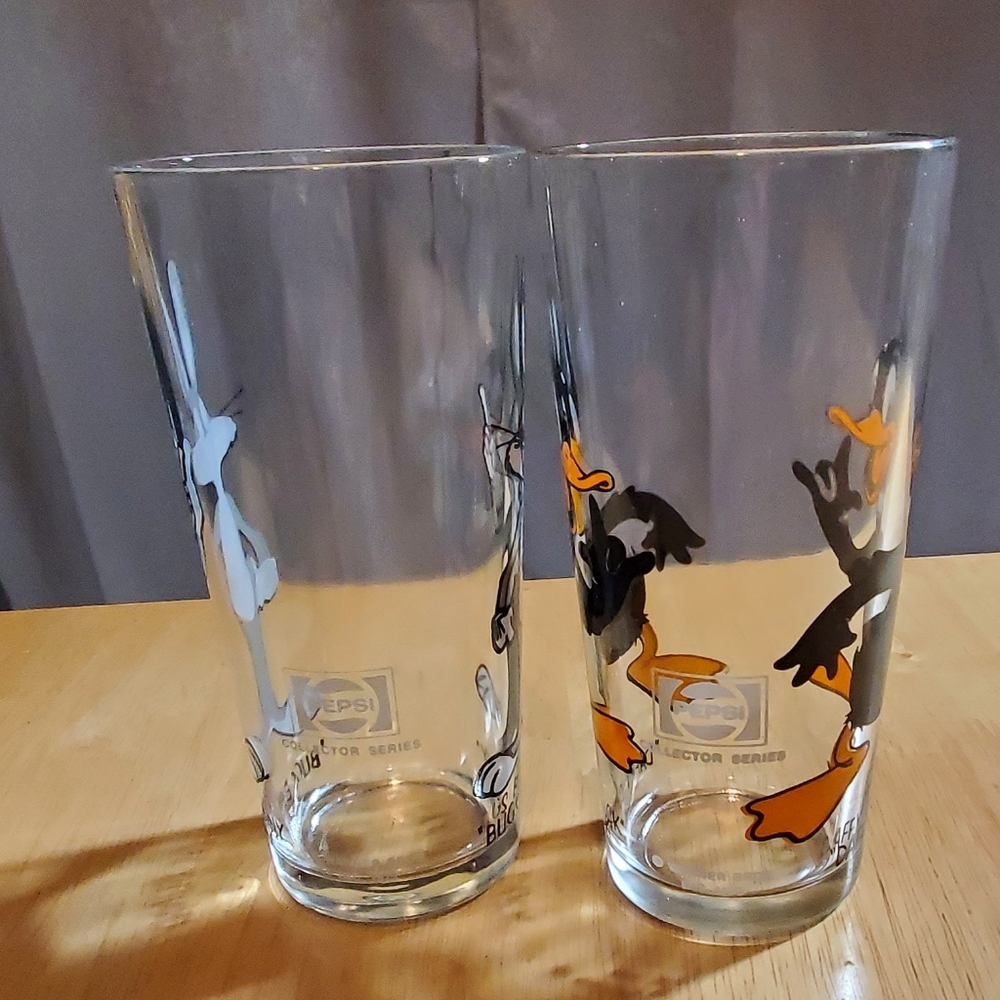 VTG Pepsi Glass Cups Bugs Bunny Daffy Duck 1973 - Picture 2 of 4